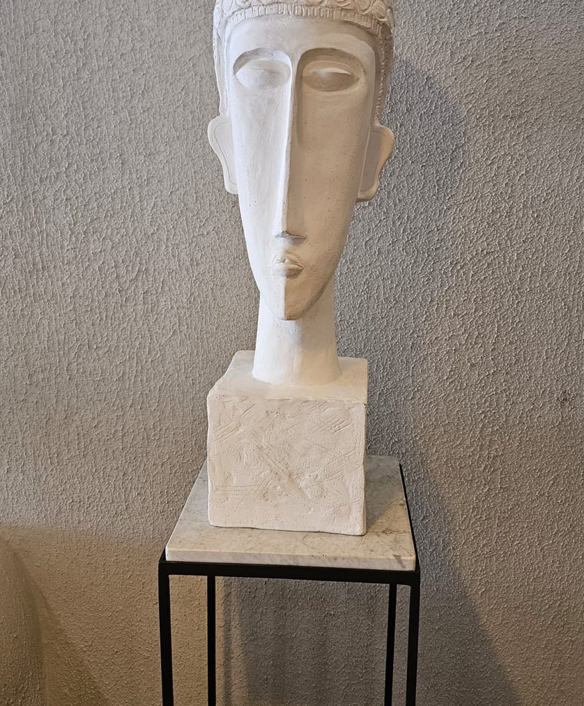 Black steel plinth