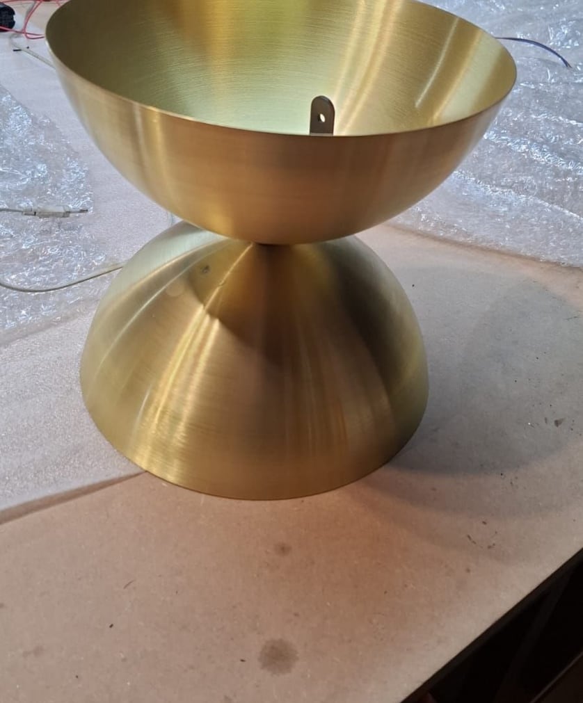 Hourglass shade