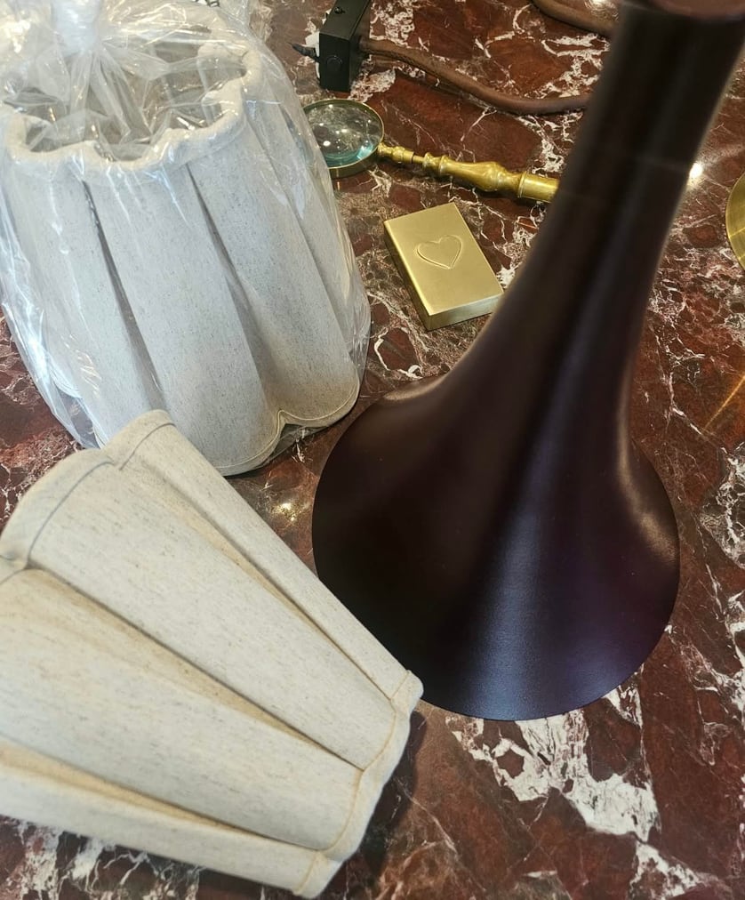 Tapered lamp base